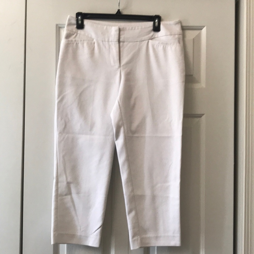 Apt 9 white capris size 8